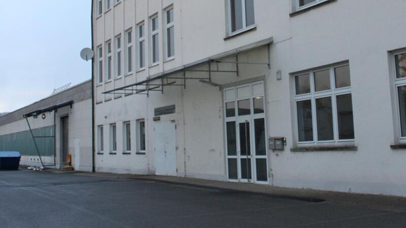 In Burgkunstadt hat der Landkreis diese Halle angemietet, um Ausr&uuml;stungsgegenst&auml;nde f&uuml;r den Katastrophenschutz unterzubringen. Nun soll ein zentrales Katastrophenschutzzentrum gebaut werden.