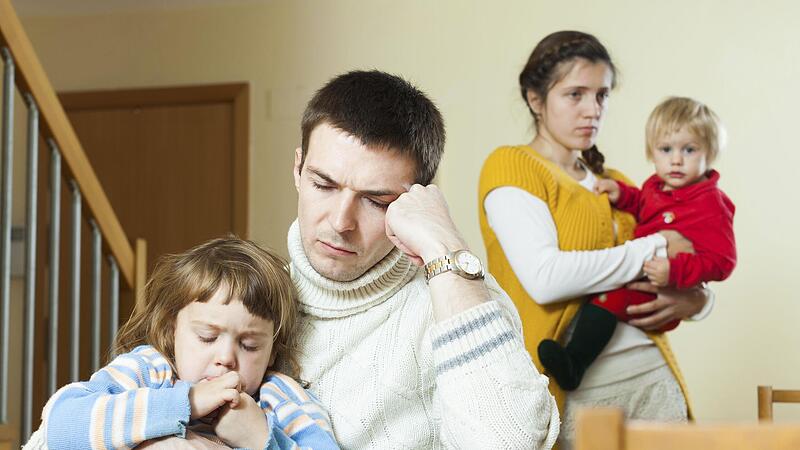 Beruf, Familie, Kindererziehung, keine Zeit mehr f&uuml;r sich selbst: Paare mit Kindern sto&szlig;en schnell an ihre Grenzen. Die Zahl der Trennungen und Scheidungen ist nach wie vor hoch. Leidtragende sind oft die Kinder.