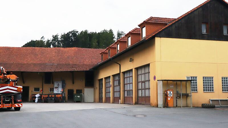 Das Thema wird den Stadtrat noch länger beschäftigen: Wie geht es weiter mit dem fast schon abbruchreifen Bauhof in Weismain? Das Thema wird den Stadtrat noch länger beschäftigen: Wie geht es weiter mit dem fast schon abbruchreifen Bauhof in Weismain?