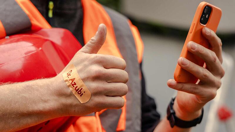 Klebt so manches „Azubi-Trostpflaster“: „Dr. Azubi“ gibt wichtige Tipps. Per „Online- Sprechstunde“ hilft die Website (www.dr-azubi.de) Auszubildenden, wenn sie Fragen und Probleme haben, so die IG BAU Mainfranken.