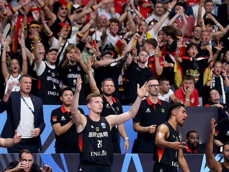 Riesenjubel bei der deutschen Mannschaft und den Fans.