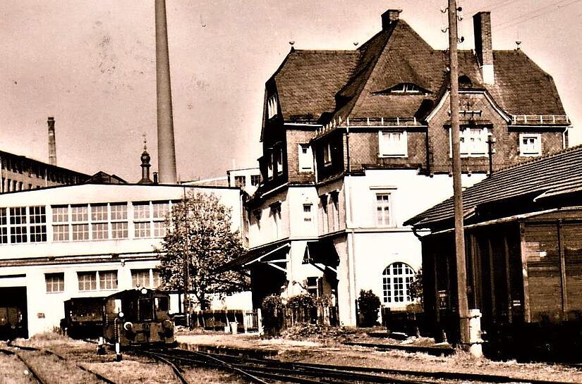 L&auml;ngst ist der stattliche Tettauer Bahnhof der Spitzhacke zum Opfer gefallen.