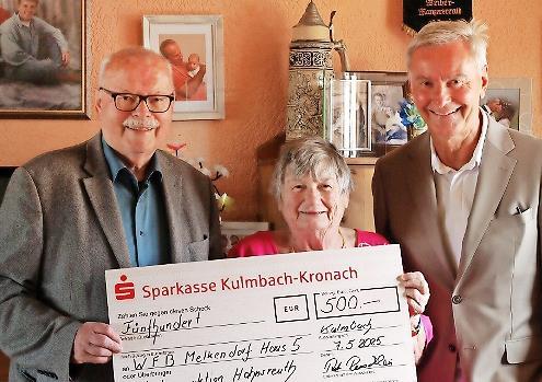 Bei der Spendenübergabe an die Lebenswerkstatt Melkendorf (von links): Vorstand Lothar Seyfferth, Rita Reuschlein und Schatzmeister Stephan Pröschold. Bei der Spendenübergabe an die Lebenswerkstatt Melkendorf (von links): Vorstand Lothar Seyfferth, Rita Reuschlein und Schatzmeister Stephan Pröschold.