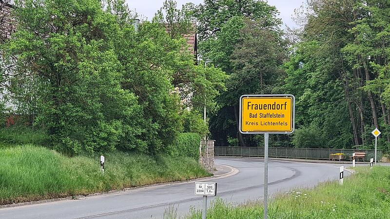 Die Durchfahrt durch Frauendorf ist bald dicht.