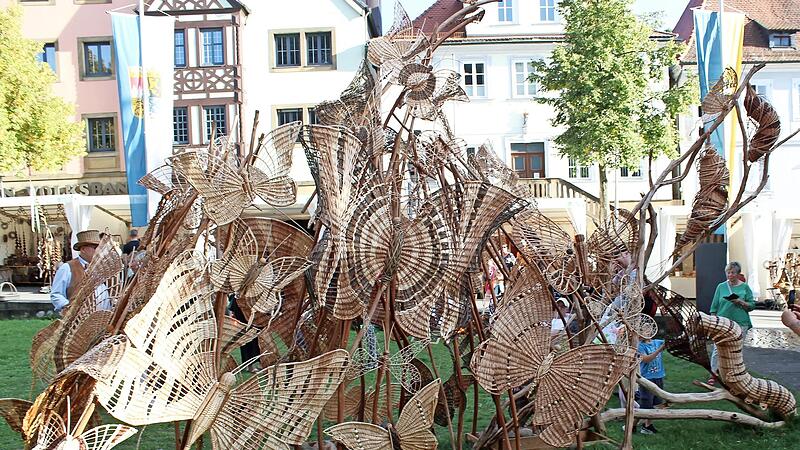 Neues Großkunstwerk an der Stadtpfarrkirche.