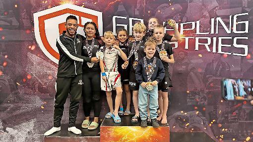 Erfolgreiches Nachwuchsteam von Gymray Bamberg: Platz 1 bei Grappling Industries in Berlin. Erfolgreiches Nachwuchsteam von Gymray Bamberg: Platz 1 bei Grappling Industries in Berlin.