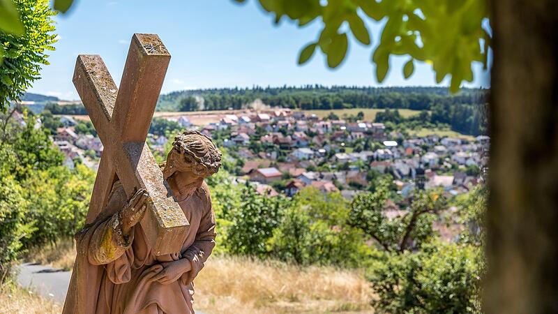 Blick vom Areal rund um die Dreifaltigkeitskappelle auf Reichholzheim