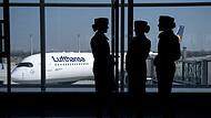 Lufthansa-Flugbegleiterinnen