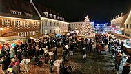 Der Höchstadter Weihnachtsmarkt lockt seine Besucher mit allerlei Köstlichkeiten.