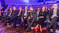 Viel Prominenz kam zum 75. Geburtstag der bayerischen Finanzgewerkschaft in Congress Centrum Würzburg: Von links: Würzburgs&nbsp; Oberbürgermeister Christian Schuchardt, bfg-Bezirksvorsitzender Thomas Wagner, Bayerns Finanzminister Albert Füracker, Ministerpräsident Markus Söder, bfg-Vorsitzender Gerhard Wipijewski mit Angelika Fellner&nbsp; und Prof. Udo Di Fabio.&nbsp;