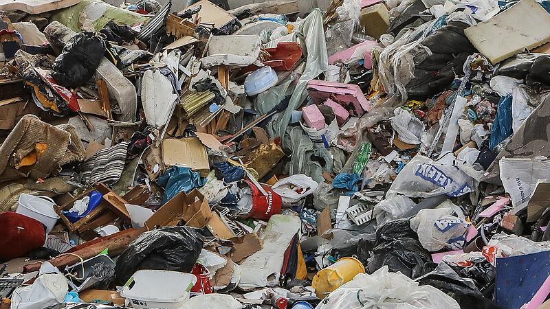 Auf der M&uuml;lldeponie des Landkreises Forchheim ist ein neuer Gabelstapler erforderlich. Aufgrund der angespannten Haushaltslage wurde &uuml;ber die Investition heftig diskutiert. Symbolbild.