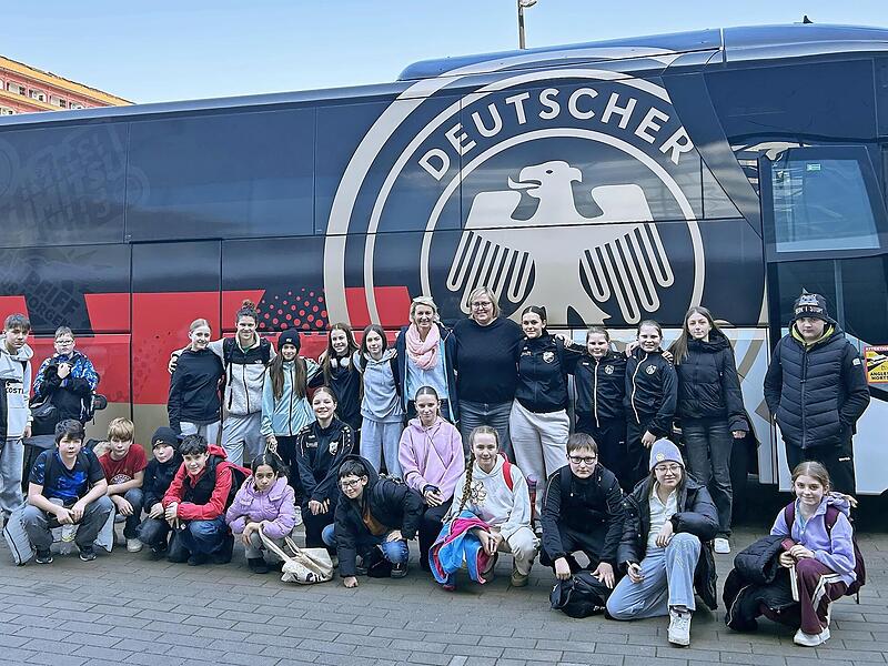 Ein besonderer Ausflug f&uuml;hrte Sch&uuml;lerinnen und Sch&uuml;ler der RS 1 Kronach an den DFB-Campus in Frankfurt.