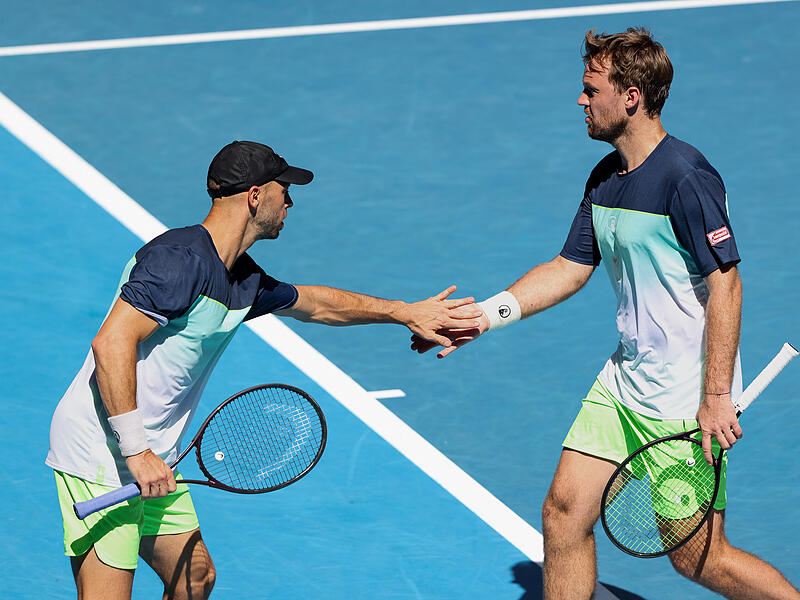 Auftakth&uuml;rde genommen: Kevin Krawietz (r.) und Tim P&uuml;tz stehen in Indian Wells im Achtelfinale.