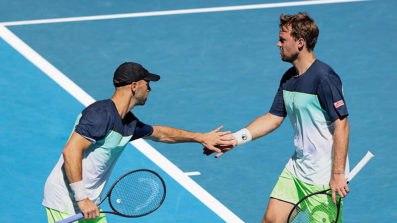 Auftakth&uuml;rde genommen: Kevin Krawietz (r.) und Tim P&uuml;tz stehen in Indian Wells im Achtelfinale.