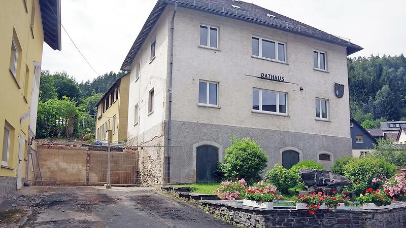 Der Geb&auml;udekomplex Am Anger 8/9 erf&auml;hrt einen Umbau des fr&uuml;heren Kindergartens zum Kultur- und Vereinshaus, die Wohnungen im alten Rathaus werden modernisiert.