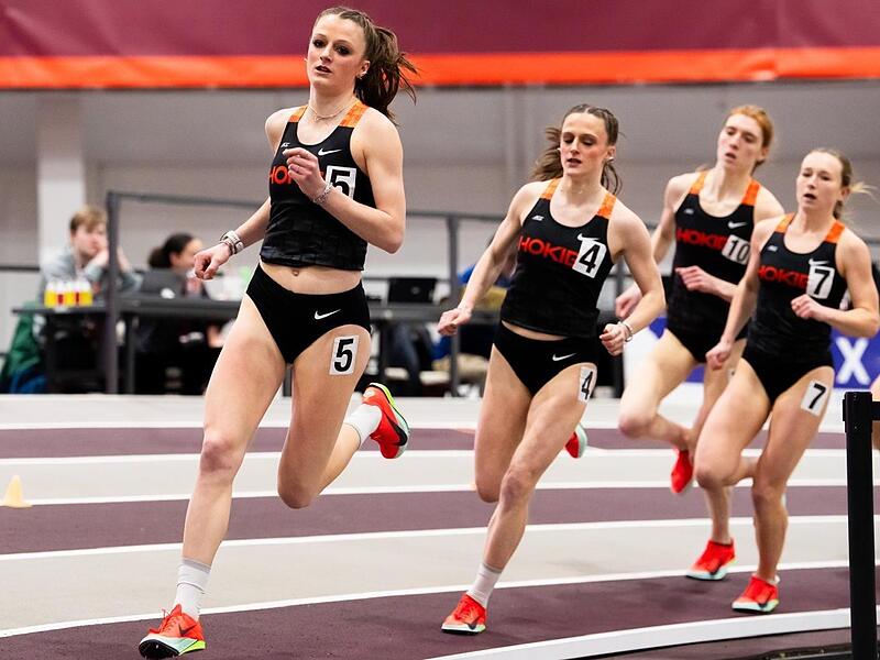 Emma Lindner (links) vor Jule Lindner, sie hatte für Jule beim ersten Rennen über eine Meile den Pacemaker gespielt. Emma Lindner (links) vor Jule Lindner, sie hatte für Jule beim ersten Rennen über eine Meile den Pacemaker gespielt.