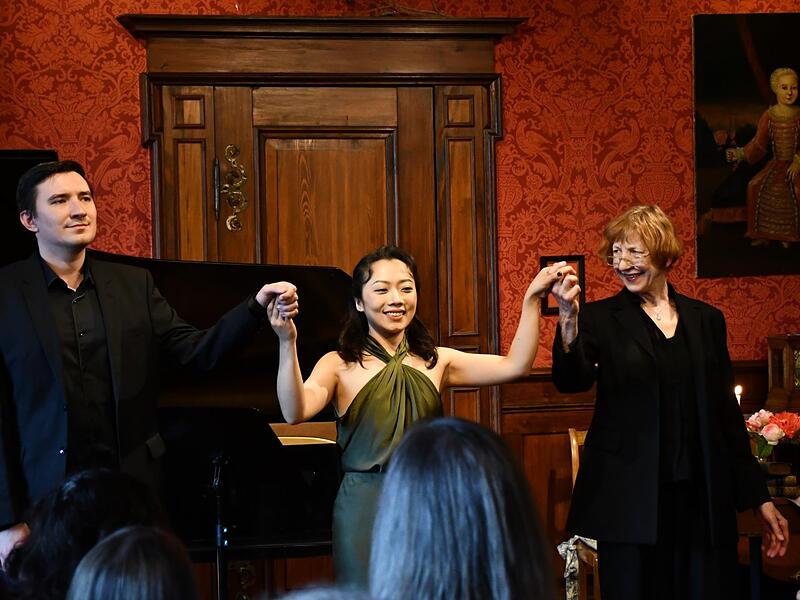 Der Pianist Andrej Zenin, die Sopranistin Xia Wang, und die Schauspielerin Katharina Blaschke (von links)gestalteten einen eindrucksvollen Opernabend auf Schloss Wernstein.