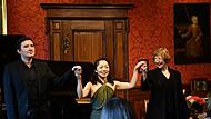 Der Pianist Andrej Zenin, die Sopranistin Xia Wang, und die Schauspielerin Katharina Blaschke (von links)gestalteten einen eindrucksvollen Opernabend auf Schloss Wernstein. Der Pianist Andrej Zenin, die Sopranistin Xia Wang, und die Schauspielerin Katharina Blaschke (von links)gestalteten einen eindrucksvollen Opernabend auf Schloss Wernstein.