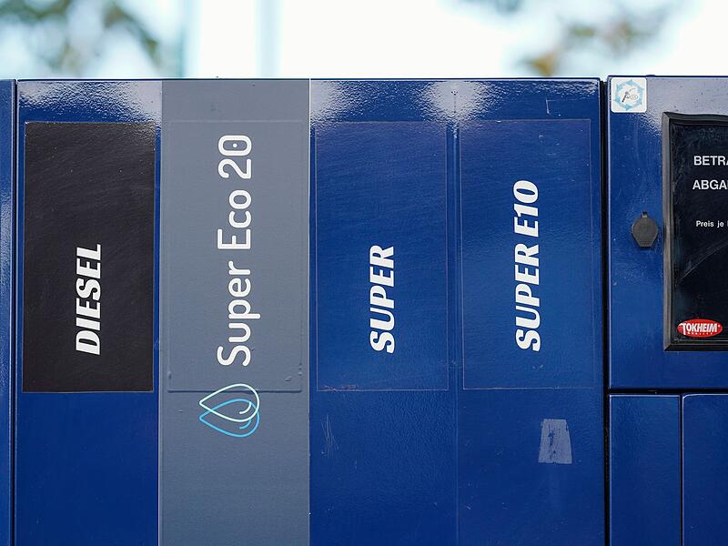 Erste &ouml;ffentliche Tankstelle mit E20-Zapfs&auml;ule in Deutschland