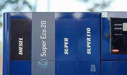 Erste &ouml;ffentliche Tankstelle mit E20-Zapfs&auml;ule in Deutschland