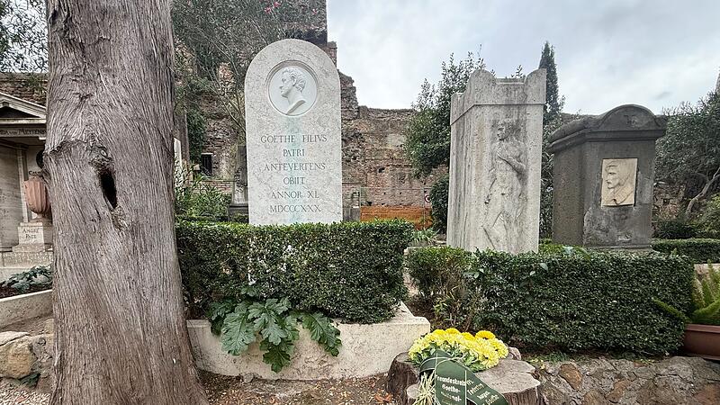 Das restaurierte Grab von August von Goethe (1789-1830))