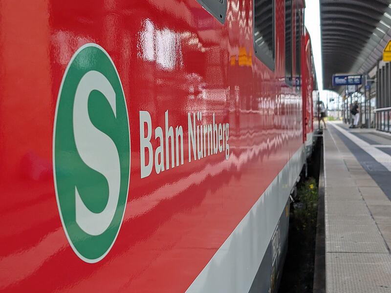 Bahn Franken: Auswirkungen des Italo-EinstiegsForchheim & Fränkische Schweiz Neue Zeiten, weniger Halte, gestrichene Strecken? Wenn die italienische Privatbahn Italo tatsächlich in den deutschen Schienenverkehr einsteigt, drohen große Auswirkungen – vor allem für Pendler in der Region.