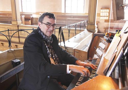 Kirchenmusikdirektor Jörg Wöltche gibt am 15. September in der Erlöserkirche ein Orgelkonzert.