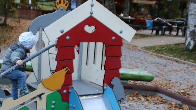 Auch die Kleinsten spielen in den Kitas schon gern mit anderen Kindern.Forchheim & Fränkische Schweiz