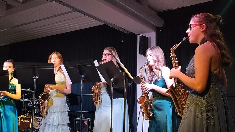 Das Saxofon-Quintett bei seinem Auftritt.Forchheim & Fr&auml;nkische Schweiz