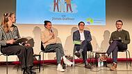 Sie diskutierten in der voll besetzten Clubbühne des E-Werks  in Erlangen (von links): Sophia Thomas (Moderatorin), Jonas Dallner (Fridays for Future), Konrad Körner (CSU) und Paulus Guter (Bündnis 90/ Die Grünen).