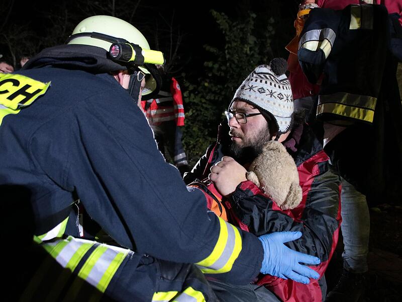 Zur Versorgung der Verletzten waren viele Helfer im Einsatz.