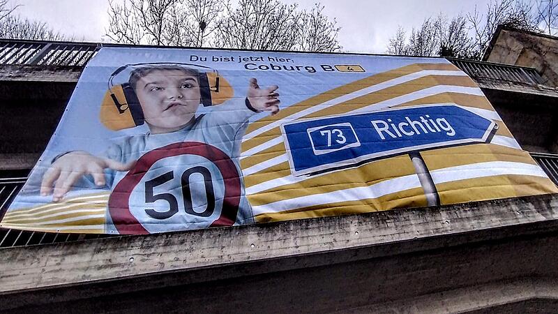 Mit Gro&szlig;plakaten hatten Anwohner der B4 kundgetan, dass sie sich ein langsameres Tempo w&uuml;nschen.