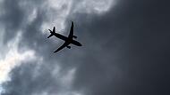Flugzeug am Himmel Flugzeug am Himmel