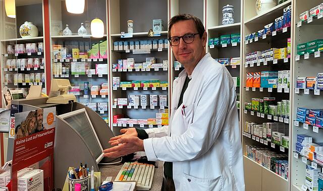Der Bamberger Apotheker Volker Seubold Der Bamberger Apotheker Volker Seubold muss auf manche Medikamente sehr lang warten.
