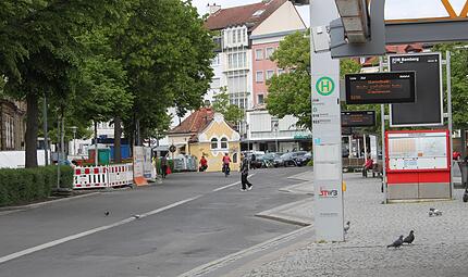 Der Busstreik am Freitag: Keine Busse oder Fahrg&auml;ste, sondern nur ein paar Tauben am ZOB in Bamberg.