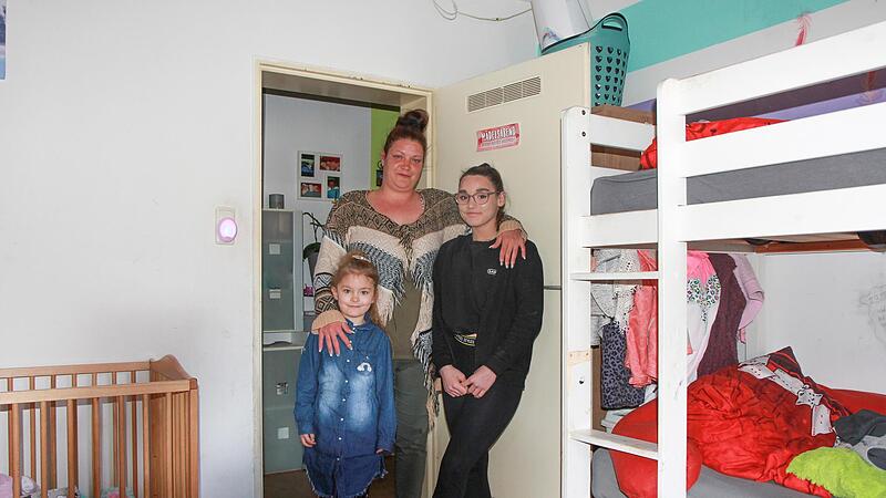 Sehnen sich nach einem neuen Zuhause: Martina Brunner und zwei ihrer Töchter.