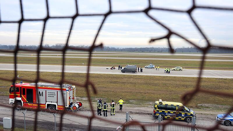 Klimaaktivisten legen Münchner Flughafen lahm Klimaaktivisten legen Münchner Flughafen lahm