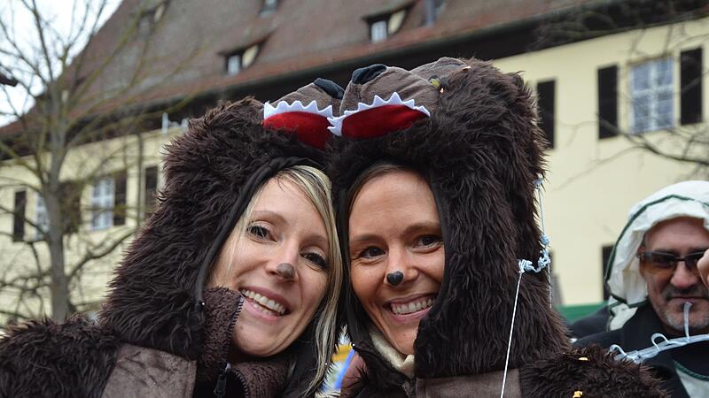 Micha und Susi schl&uuml;pften beim letzten Faschingstreiben im Februar 2020 in ihr B&auml;renkost&uuml;m.