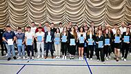 Die 68 Absolventinnen und Absolventen aus dem Bezirk des IHK-Gremiums Forchheim erhielten in feierlichem Rahmen ihre Abschlusszeugnisse. Die 68 Absolventinnen und Absolventen aus dem Bezirk des IHK-Gremiums Forchheim erhielten in feierlichem Rahmen ihre Abschlusszeugnisse.