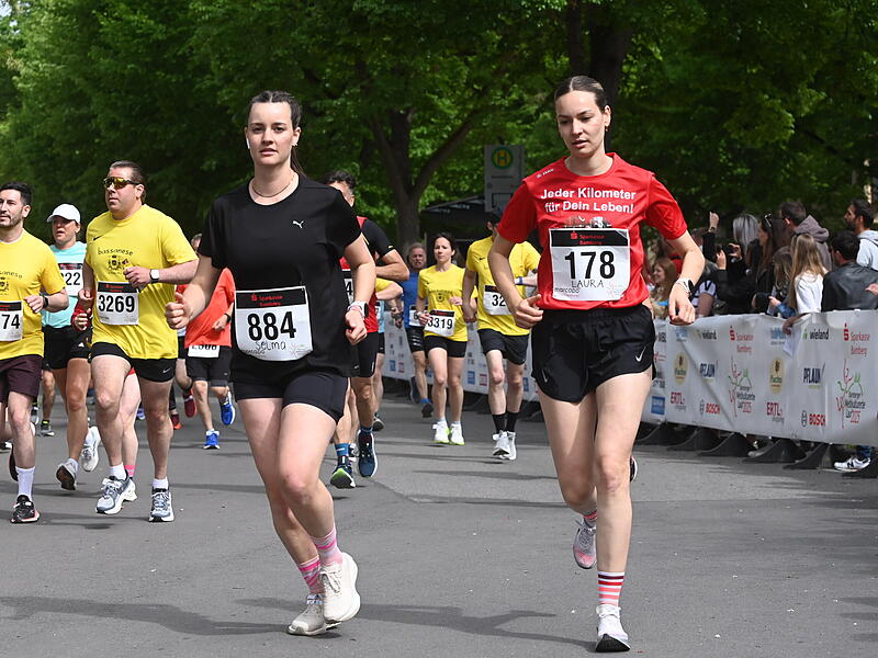 Weltkulturerbelauf 2025: Rund 3700 Athletinnen und Athleten nahmen de Halbmarathon, den Sparkassen-Lauf, in Angriff.