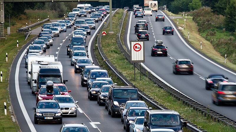Stau auf der A8 in Bayern