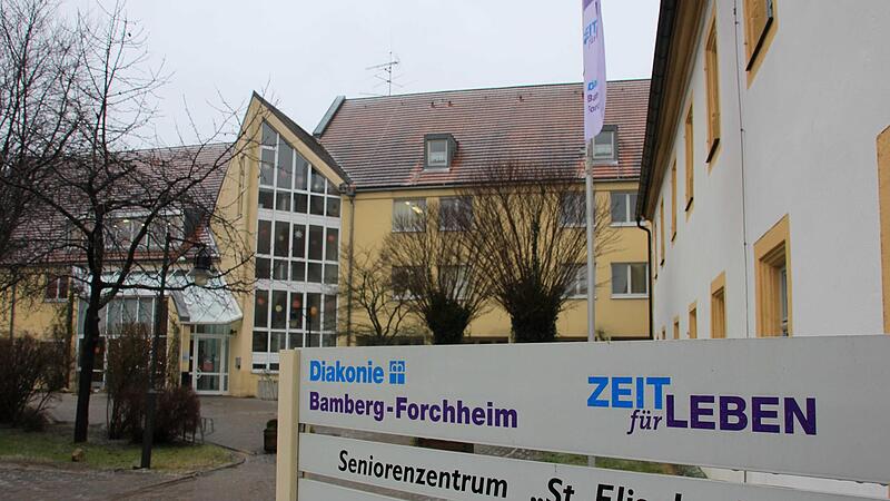 Im Seniorenzentrum St. Elisabeth ist der Corona-Notstand ausgebrochen. Viele der Bewohner sind erkrankt und zwei Drittel des Personals fallen aus. Im Seniorenzentrum St. Elisabeth ist der Corona-Notstand ausgebrochen. Viele der Bewohner sind erkrankt und zwei Drittel des Personals fallen aus.