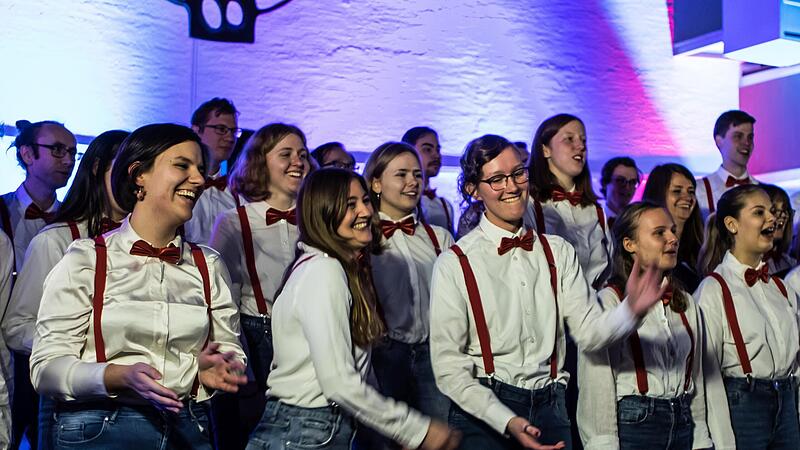 Neu formiert nach Corona-Krise und Chorleiter-Wechseln: Der Coburger Hochschulchor &bdquo;Die Klangf&auml;nger&ldquo; begeisterte in D&ouml;rfles-Esbach.
