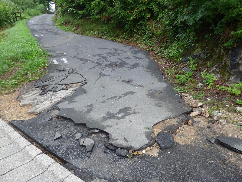 Straßenschäden am Behringersmühler BergForchheim & Fränkische Schweiz Straßenschäden am Behringersmühler BergForchheim & Fränkische Schweiz