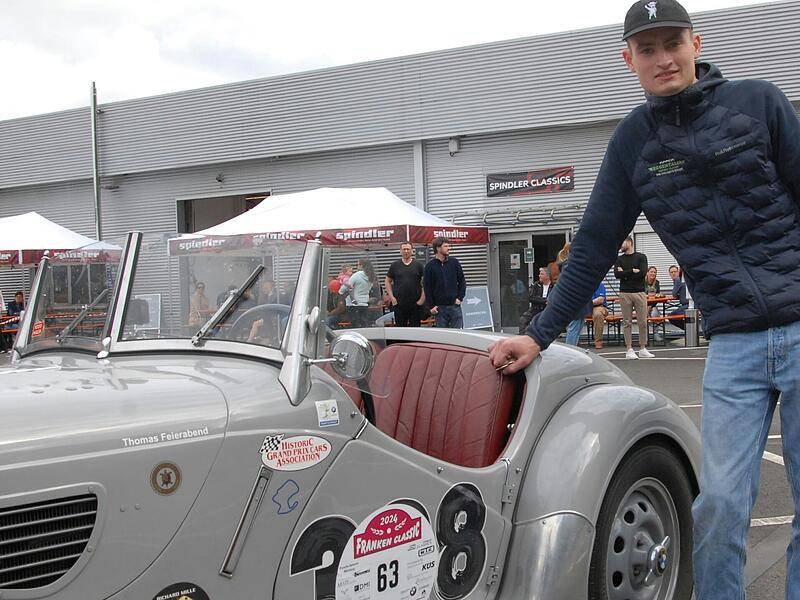 Seine Premiere bei den Franken Classic erlebte der W&uuml;rzburger Laurenz Feierabend im BMW 327 seines Vaters Thomas Feierabend.Franken Classic 2024 Bad Kissingen