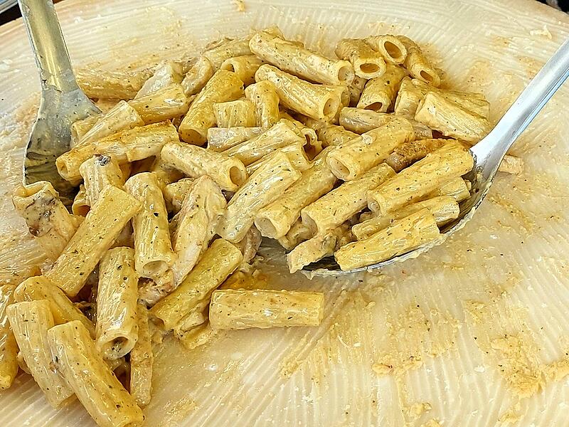 Pasta im Parmesanlaib  - reichhaltig und lecker.Kulinarischer Rundgang auf dem Kronacher Freischie&szlig;en