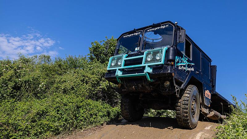 Nicht alle Fahrzeuge auf der Offroad-Messe kann man als &bdquo;spritsparend&ldquo; bezeichnen.