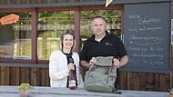 Seit einigen Wochen bietet Familie Müller aus Hammelburg eine Wein-Escape-Tour an. Antonia und Florian Müller geben im Gespräch erste Einblicke. Seit einigen Wochen bietet Familie Müller aus Hammelburg eine Wein-Escape-Tour an. Antonia und Florian Müller geben im Gespräch erste Einblicke.
