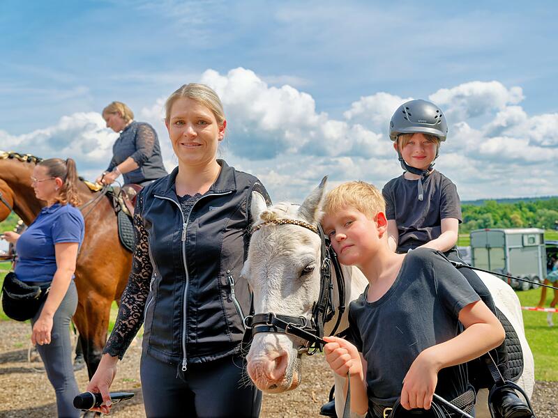 Pferdemarkt in MürsbachPferdemarkt zieht die Massen nach Mürsbach Pferdemarkt in MürsbachPferdemarkt zieht die Massen nach Mürsbach