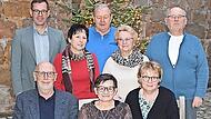 Die f&uuml;r lange Mitgliedschaft geehrten Mitglieder mit Ortsverbandsvorsitzendem J&uuml;rgen Feiner (sitzend links) und B&uuml;rgermeister J&uuml;rgen G&auml;belein (stehend links).